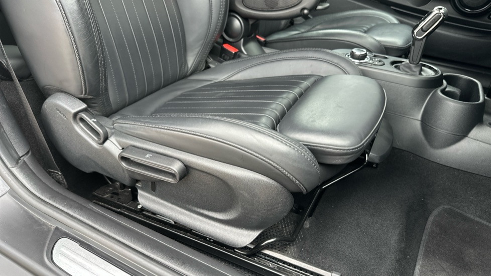 MINI Hatchback 135kW Cooper S Level 3 33kWh 3dr Auto Electric Hatchback - Image 36