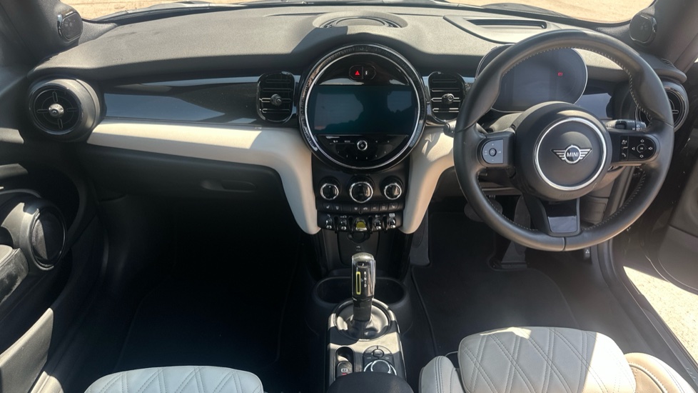 MINI Hatchback 135kW Cooper S Level 3 33kWh 3dr Auto Electric Hatchback - Image 4