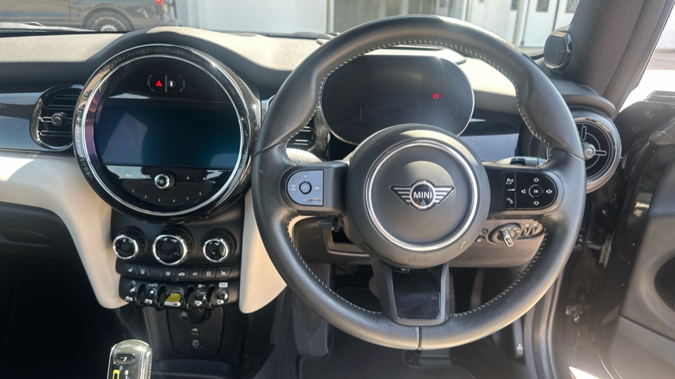 MINI Hatchback 135kW Cooper S Level 3 33kWh 3dr Auto Electric Hatchback - Image 5
