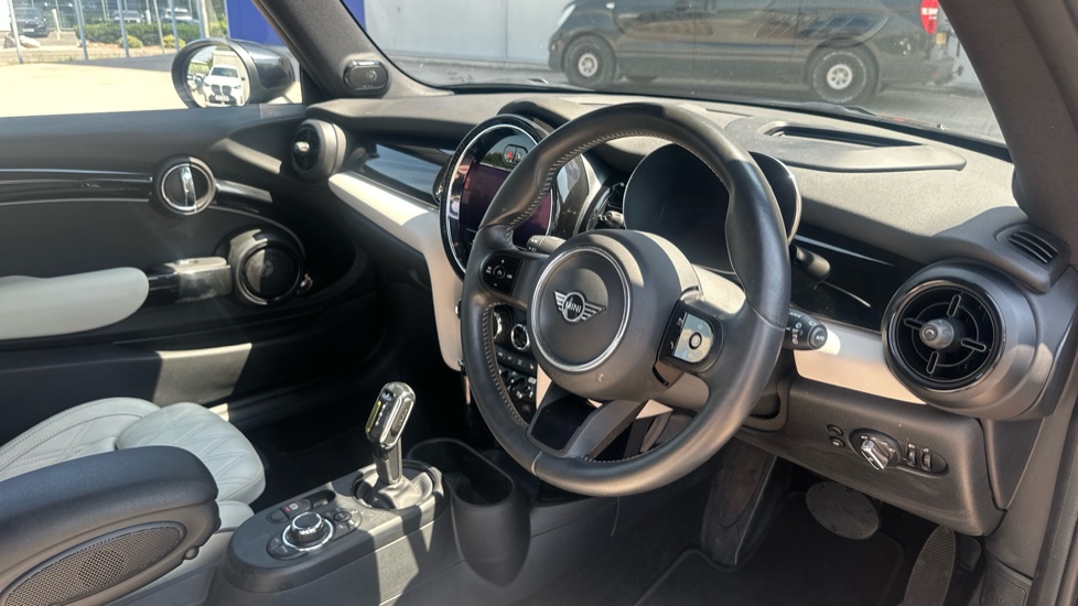 MINI Hatchback 135kW Cooper S Level 3 33kWh 3dr Auto Electric Hatchback - Image 6