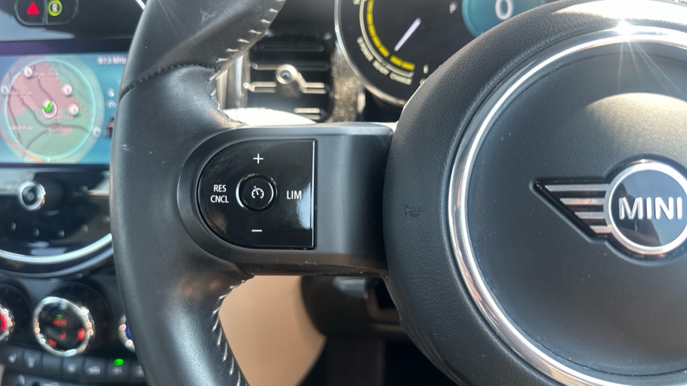 MINI Hatchback 135kW Cooper S Level 3 33kWh 3dr Auto Electric Hatchback - Image 17