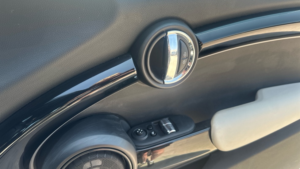 MINI Hatchback 135kW Cooper S Level 3 33kWh 3dr Auto Electric Hatchback - Image 20