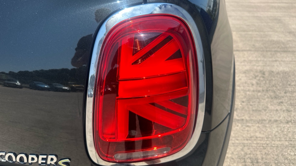 MINI Hatchback 135kW Cooper S Level 3 33kWh 3dr Auto Electric Hatchback - Image 22