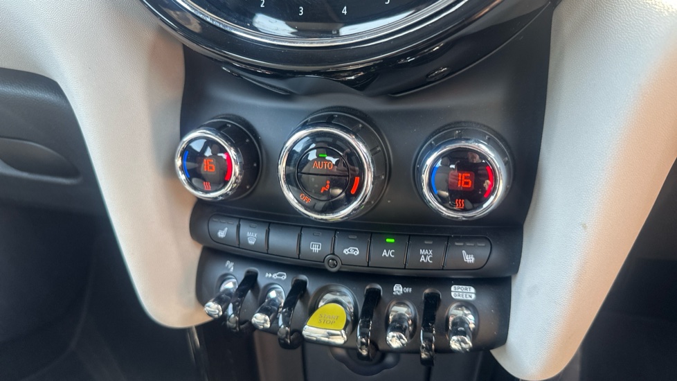 MINI Hatchback 135kW Cooper S Level 3 33kWh 3dr Auto Electric Hatchback - Image 35
