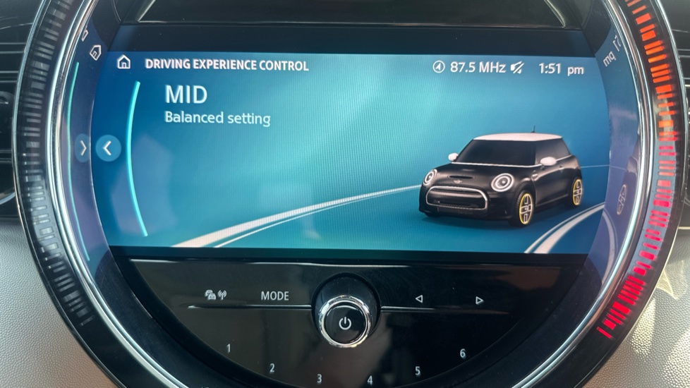 MINI Hatchback 135kW Cooper S Level 3 33kWh 3dr Auto Electric Hatchback - Image 58