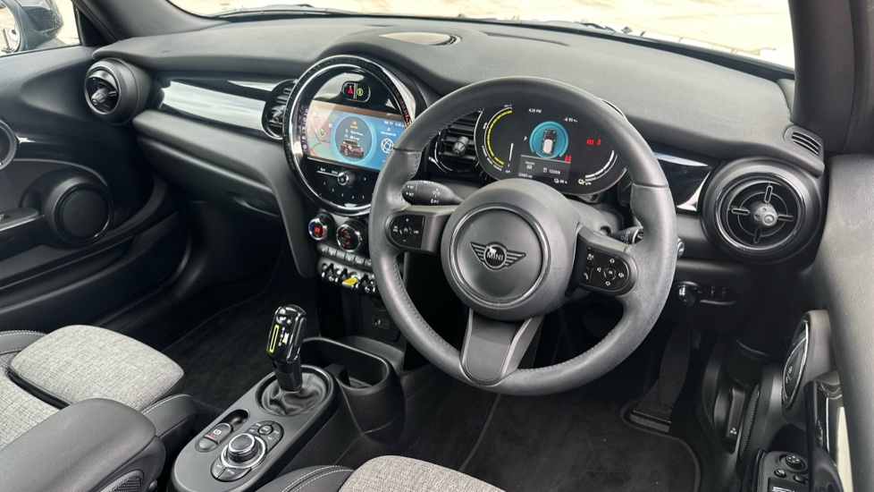 MINI Hatchback 135kW Cooper S Level 2 33kWh 3dr Auto Electric Hatchback - Image 6