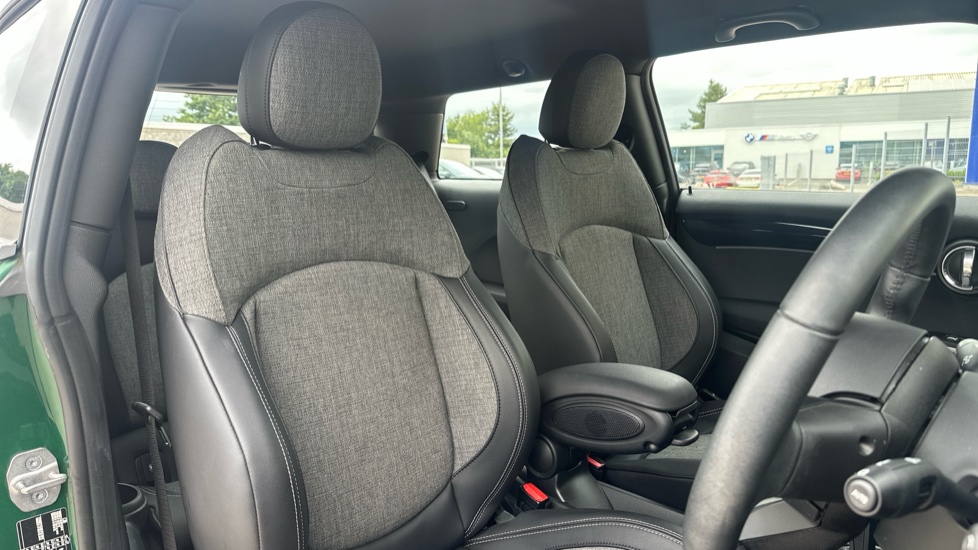 MINI Hatchback 135kW Cooper S Level 2 33kWh 3dr Auto Electric Hatchback - Image 11