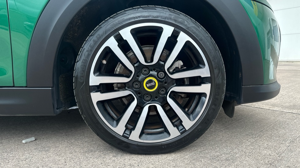 MINI Hatchback 135kW Cooper S Level 2 33kWh 3dr Auto Electric Hatchback - Image 14