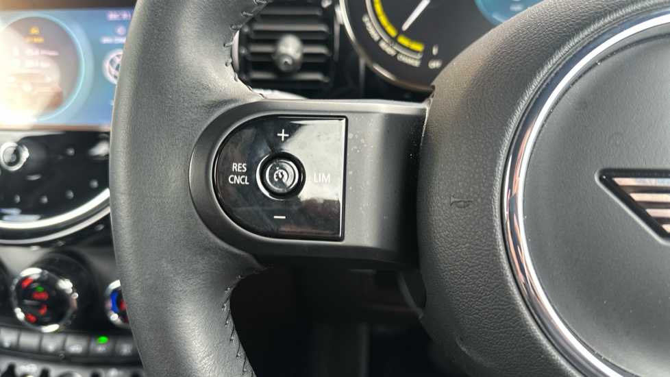MINI Hatchback 135kW Cooper S Level 2 33kWh 3dr Auto Electric Hatchback - Image 17
