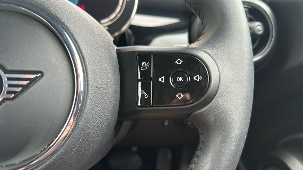 MINI Hatchback 135kW Cooper S Level 2 33kWh 3dr Auto Electric Hatchback - Image 18