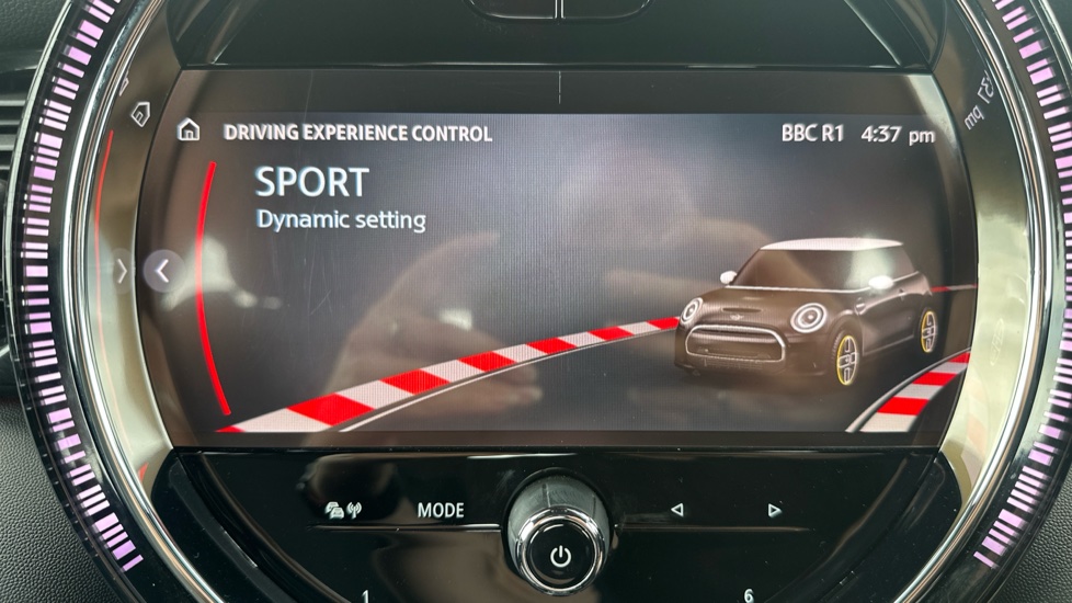 MINI Hatchback 135kW Cooper S Level 2 33kWh 3dr Auto Electric Hatchback - Image 47