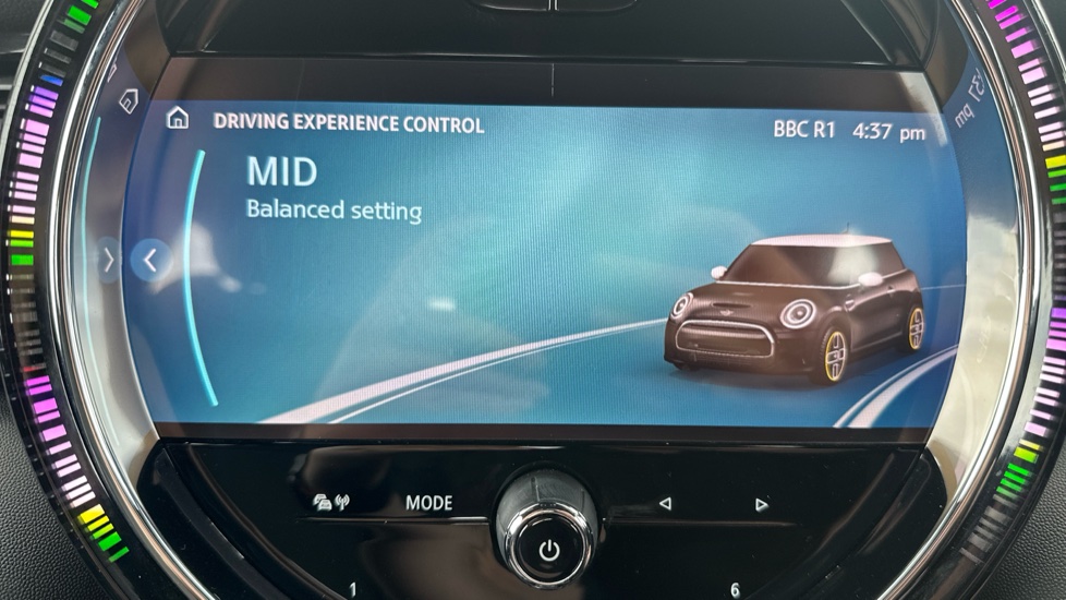 MINI Hatchback 135kW Cooper S Level 2 33kWh 3dr Auto Electric Hatchback - Image 48