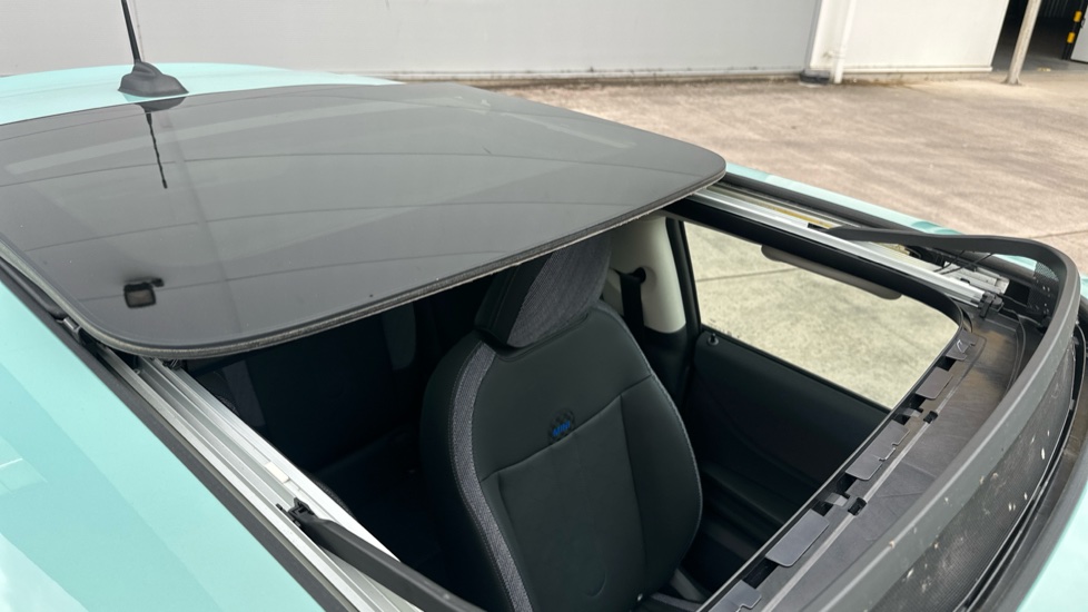 MINI Cooper 2.0 S Classic 3dr Auto Petrol Hatchback - Image 29