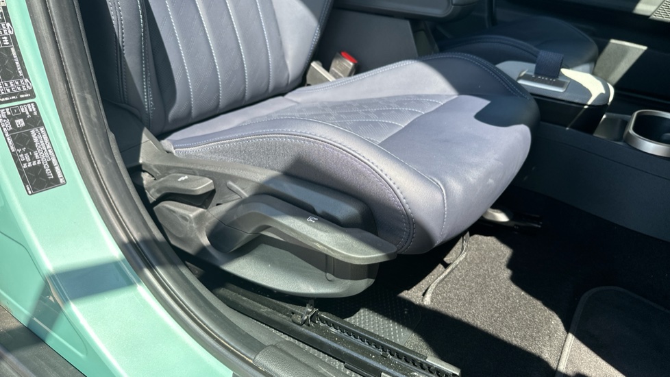 MINI Cooper 1.5 C Exclusive 5dr Auto Petrol Hatchback - Image 31