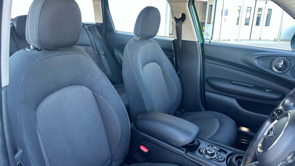 MINI Clubman 1.5 Cooper Classic 6dr Auto Petrol Estate - Image 11