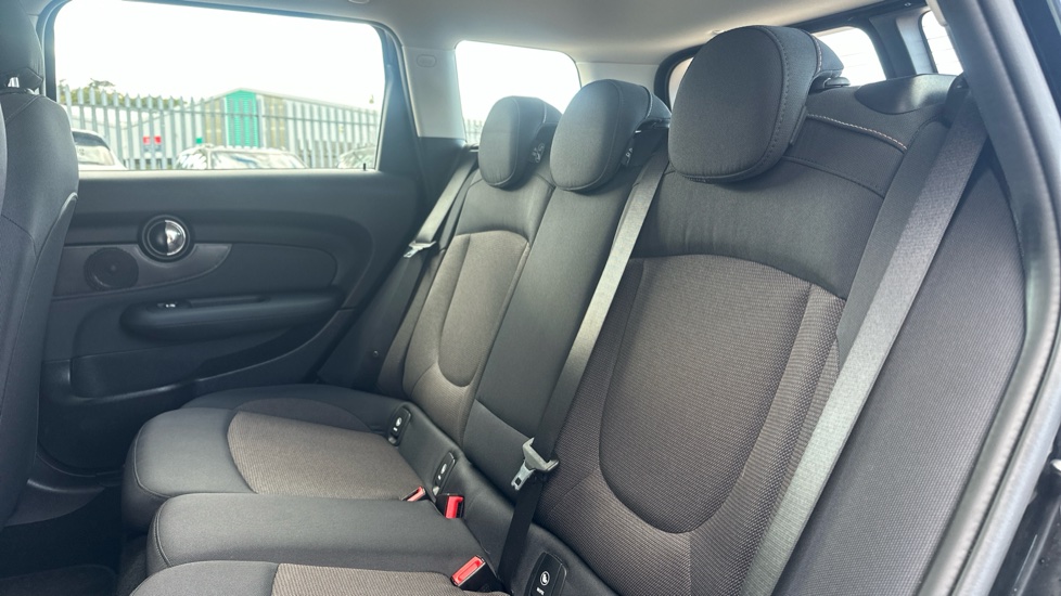 MINI Clubman 1.5 Cooper Classic 6dr Auto Petrol Estate - Image 12