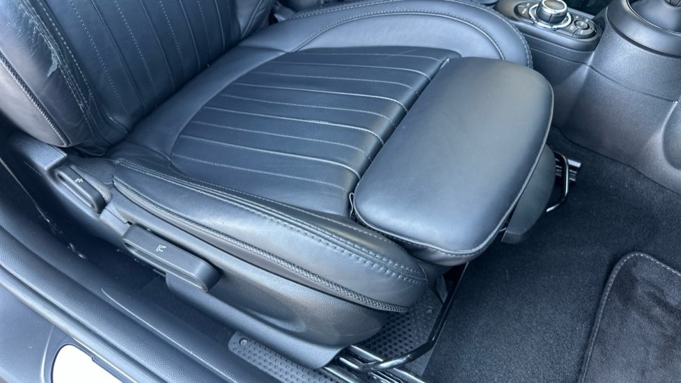 MINI Hatchback 1.5 Cooper Exclusive 3dr Auto Petrol Hatchback - Image 30