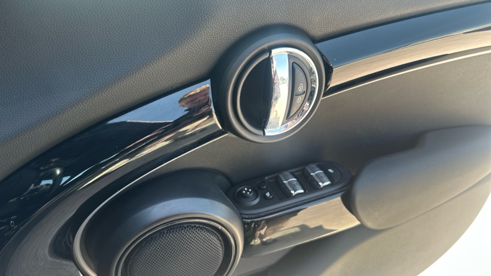 MINI Hatchback 1.5 Cooper Resolute Edition Premium Plus 5dr Auto Petrol Hatchback - Image 20