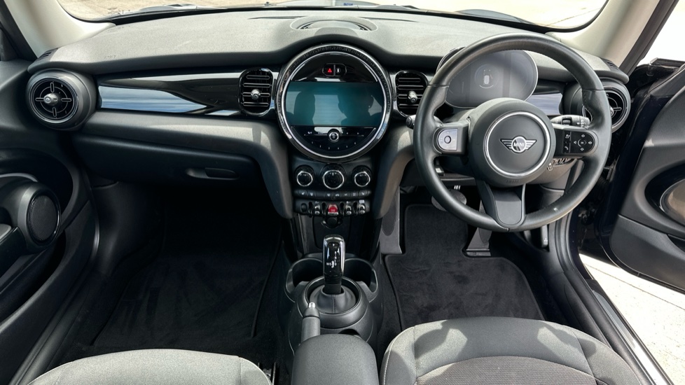 MINI Hatchback 1.5 Cooper Classic 3dr Auto [Comfort Pack] Petrol Hatchback - Image 4