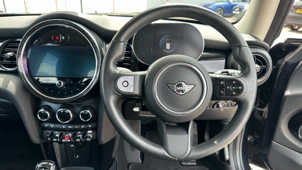 MINI Hatchback 1.5 Cooper Classic 3dr Auto [Comfort Pack] Petrol Hatchback - Image 5