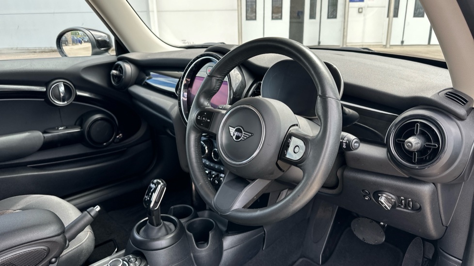 MINI Hatchback 1.5 Cooper Classic 3dr Auto [Comfort Pack] Petrol Hatchback - Image 6