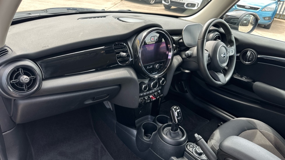 MINI Hatchback 1.5 Cooper Classic 3dr Auto [Comfort Pack] Petrol Hatchback - Image 7