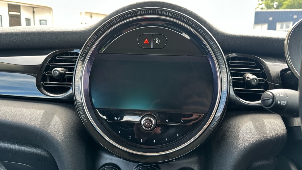 MINI Hatchback 1.5 Cooper Classic 3dr Auto [Comfort Pack] Petrol Hatchback - Image 8