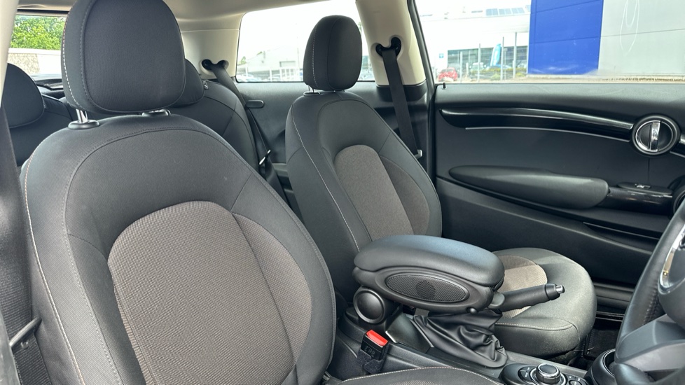 MINI Hatchback 1.5 Cooper Classic 3dr Auto [Comfort Pack] Petrol Hatchback - Image 11