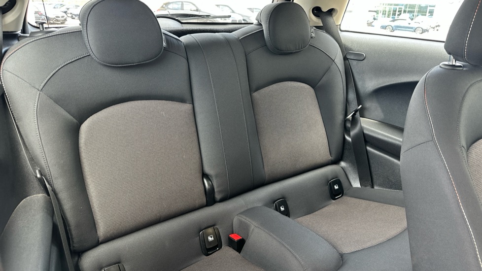 MINI Hatchback 1.5 Cooper Classic 3dr Auto [Comfort Pack] Petrol Hatchback - Image 12