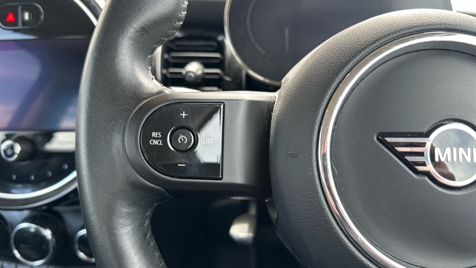 MINI Hatchback 1.5 Cooper Classic 3dr Auto [Comfort Pack] Petrol Hatchback - Image 17