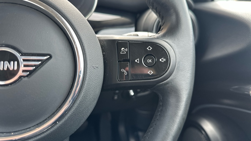 MINI Hatchback 1.5 Cooper Classic 3dr Auto [Comfort Pack] Petrol Hatchback - Image 18