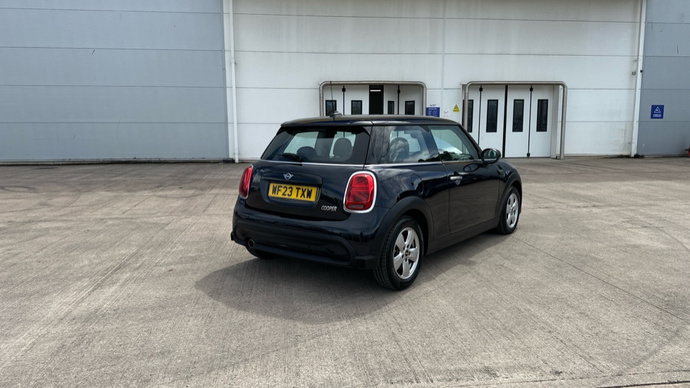 MINI Hatchback 1.5 Cooper Classic 3dr Auto [Comfort Pack] Petrol Hatchback - Image 24