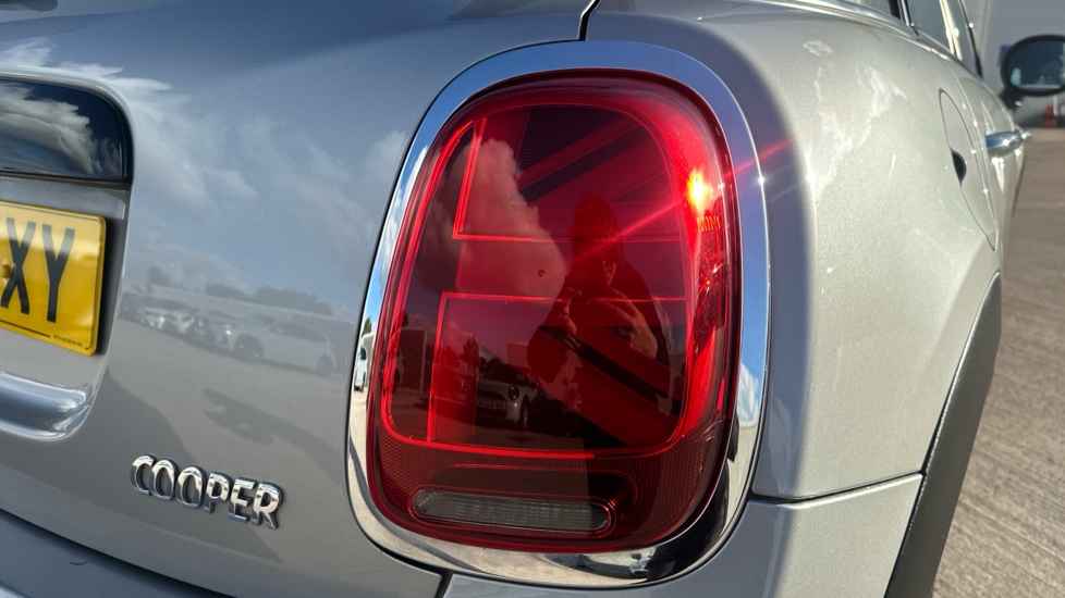 MINI Hatchback 1.5 Cooper Classic Premium 5dr Auto Petrol Hatchback - Image 22