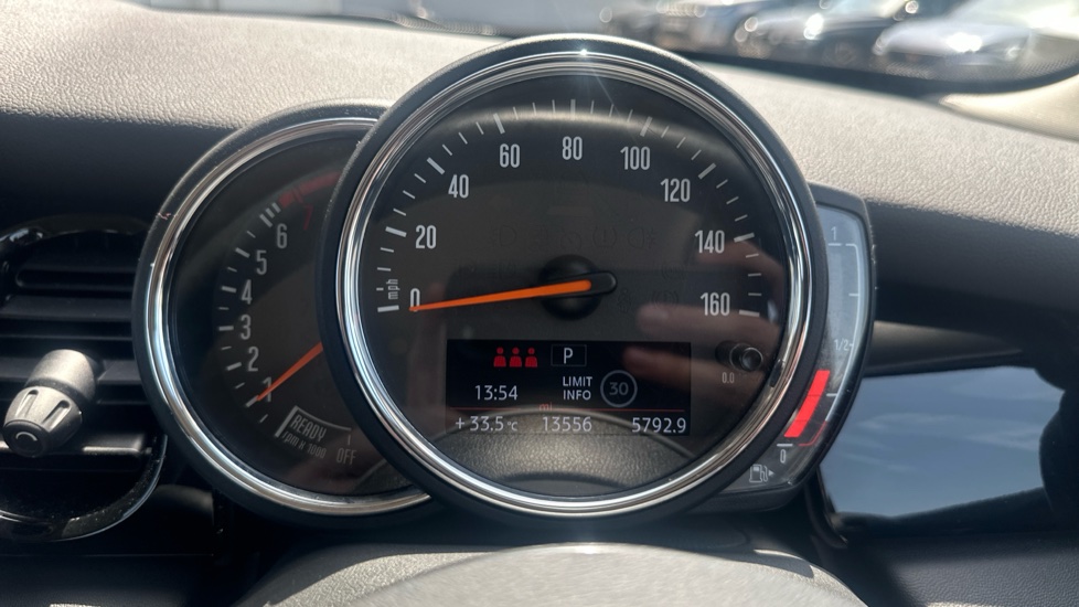 MINI Hatchback 1.5 Cooper Classic 5dr Auto Petrol Hatchback - Image 9