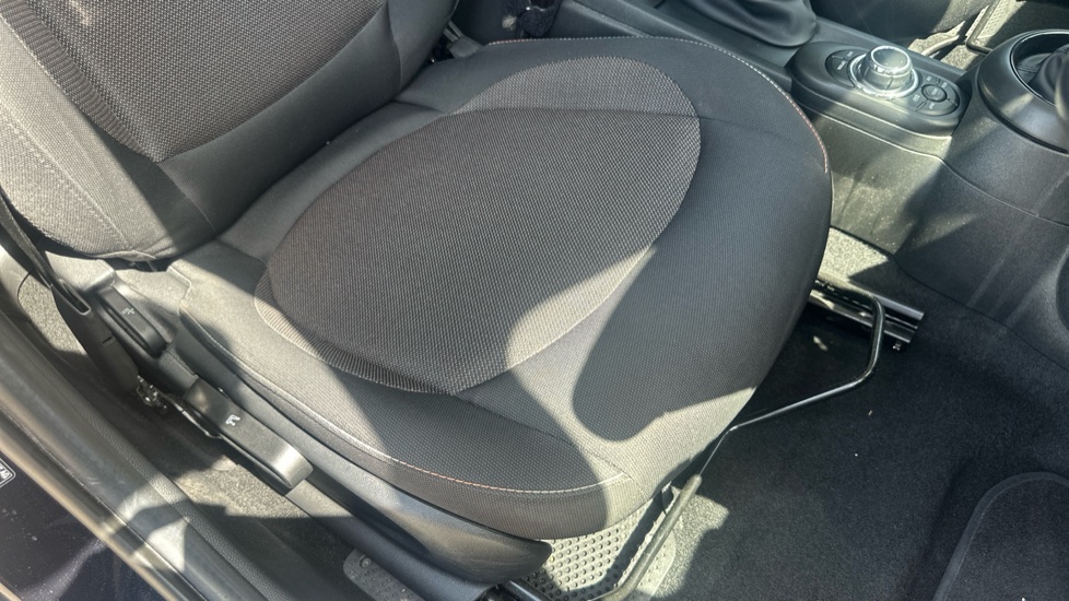 MINI Hatchback 1.5 Cooper Classic 5dr Auto Petrol Hatchback - Image 29