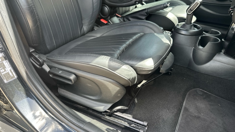 MINI Hatchback 1.5 Cooper Exclusive 5dr Auto Petrol Hatchback - Image 31
