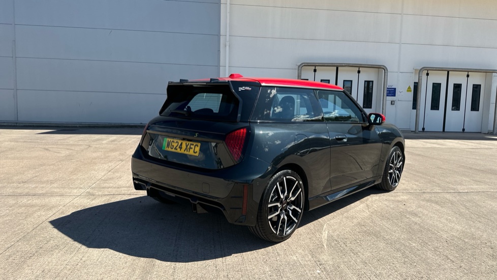 MINI Cooper 160kW SE Sport 54kWh 3dr Auto Electric Hatchback - Image 24