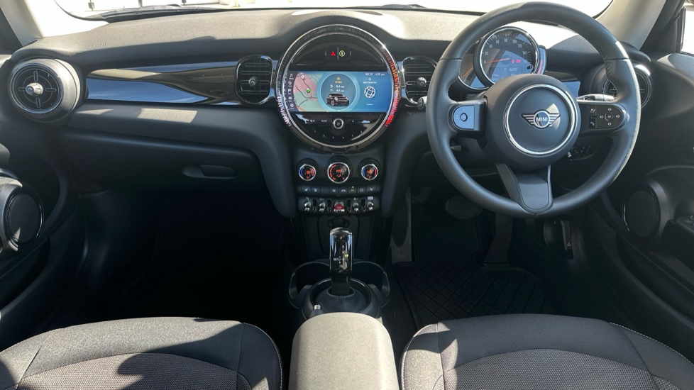 MINI Hatchback 1.5 Cooper Classic 3dr Auto [Comfort/Nav Pack] Petrol Hatchback - Image 4