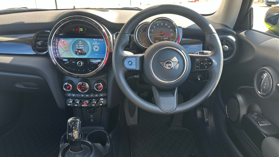 MINI Hatchback 1.5 Cooper Classic 3dr Auto [Comfort/Nav Pack] Petrol Hatchback - Image 5