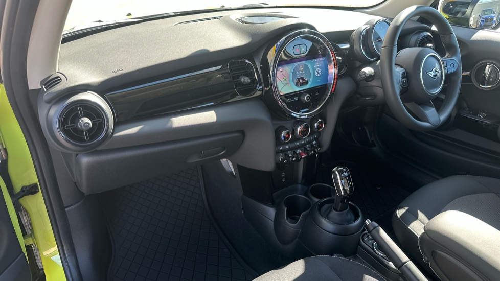 MINI Hatchback 1.5 Cooper Classic 3dr Auto [Comfort/Nav Pack] Petrol Hatchback - Image 7