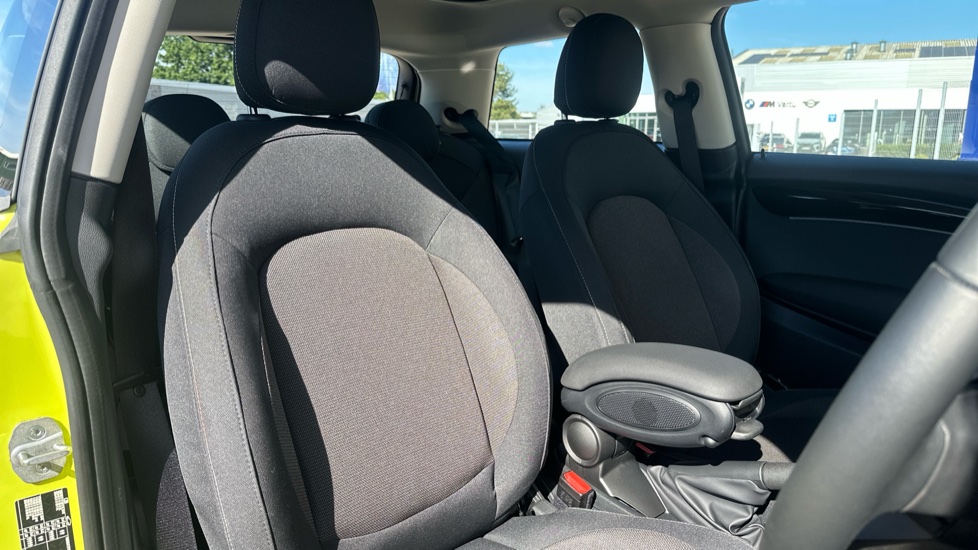 MINI Hatchback 1.5 Cooper Classic 3dr Auto [Comfort/Nav Pack] Petrol Hatchback - Image 11