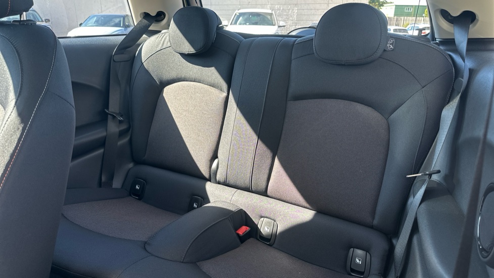 MINI Hatchback 1.5 Cooper Classic 3dr Auto [Comfort/Nav Pack] Petrol Hatchback - Image 12
