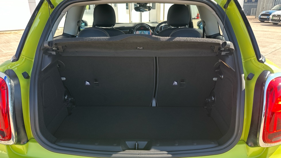 MINI Hatchback 1.5 Cooper Classic 3dr Auto [Comfort/Nav Pack] Petrol Hatchback - Image 13