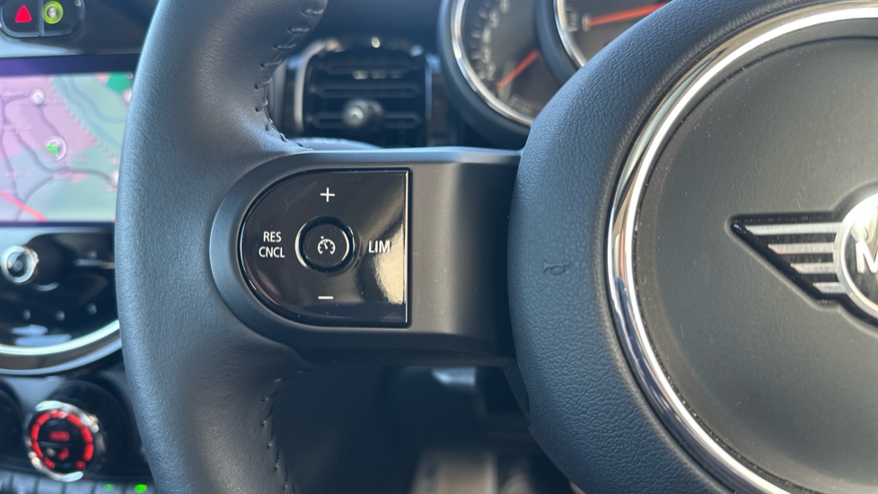 MINI Hatchback 1.5 Cooper Classic 3dr Auto [Comfort/Nav Pack] Petrol Hatchback - Image 17