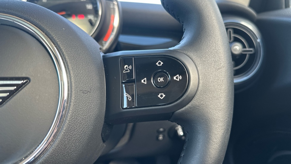MINI Hatchback 1.5 Cooper Classic 3dr Auto [Comfort/Nav Pack] Petrol Hatchback - Image 18