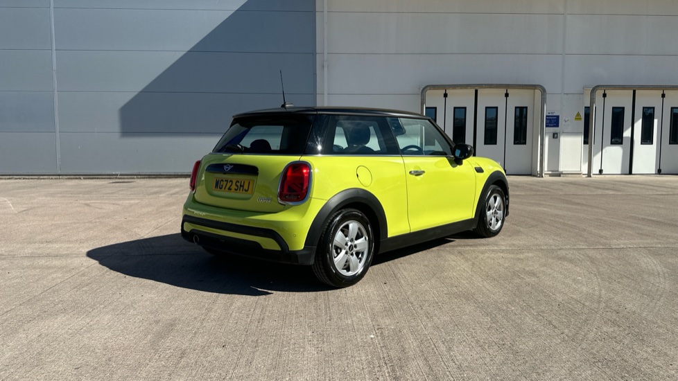 MINI Hatchback 1.5 Cooper Classic 3dr Auto [Comfort/Nav Pack] Petrol Hatchback - Image 25