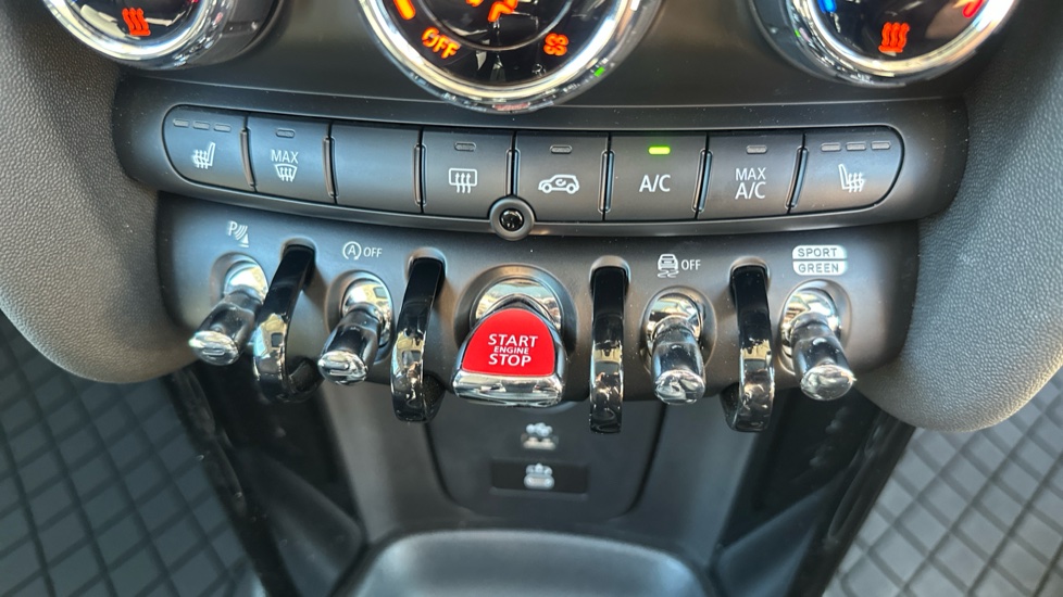 MINI Hatchback 1.5 Cooper Classic 3dr Auto [Comfort/Nav Pack] Petrol Hatchback - Image 35