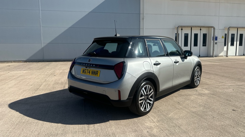 MINI Cooper 2.0 S Classic 5dr Auto Petrol Hatchback - Image 24