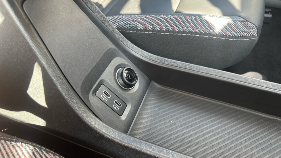 MINI Cooper 2.0 S Classic 5dr Auto Petrol Hatchback - Image 31