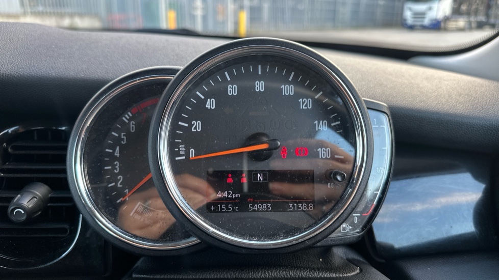 MINI Hatchback 1.5 Cooper Classic 3dr Petrol Hatchback - Image 9